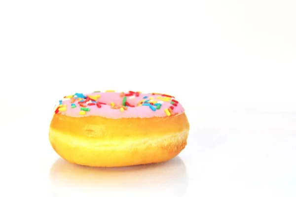 Beyaz Arkaplanda Donut — Stok fotoğraf