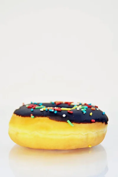 Donut Fundo Branco — Fotografia de Stock