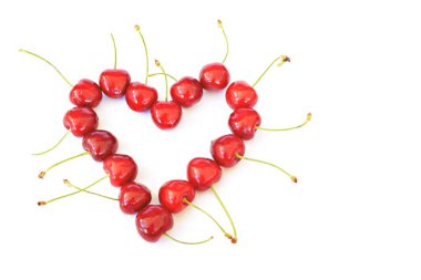 yeşil yalan ile taze kırmızı kiraz