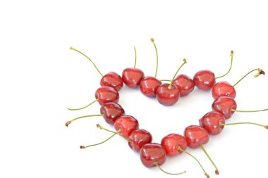 yeşil yalan ile taze kırmızı kiraz