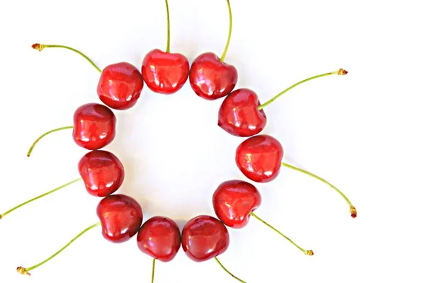 Cerises Rouges Fraîches Avec Mensonge Vert — Photo