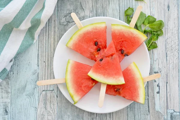 Vattenmelon Slice Popsicles Trä Bakgrund — Stockfoto