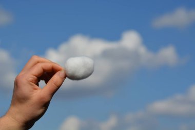 Elinizde bir bulut parçası tutma 