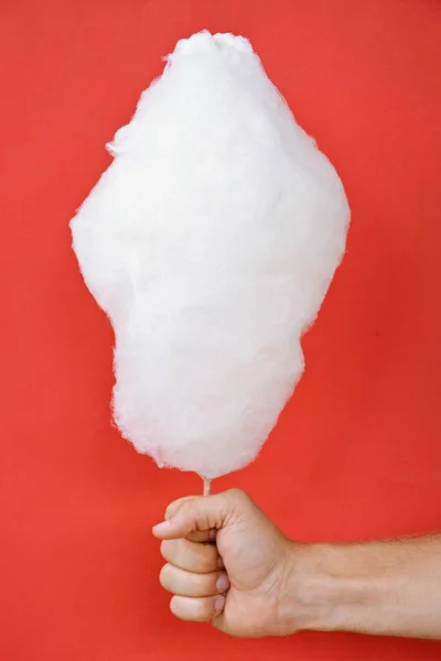 Close Homem Segura Algodão Doce Kermis Alemão Frente Fundo Monocromático — Fotografia de Stock