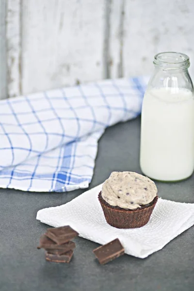 Pão Chocolate Caseiro Com Toppic Uma Superfície Cozinha — Fotografia de Stock