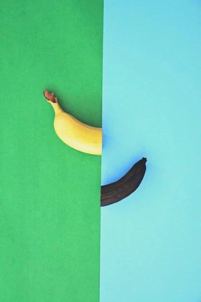 Moitiés Banane Sur Deux Fonds Différents — Photo