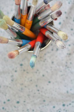 Yakın çekim - Bir şekilde fırçalar 