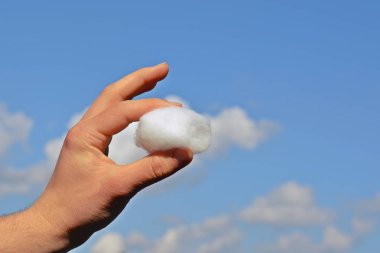 Elinizde bir bulut parçası tutma 