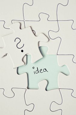 Bulmaca parçaları ile sorun çözme süreci için iş kavramı