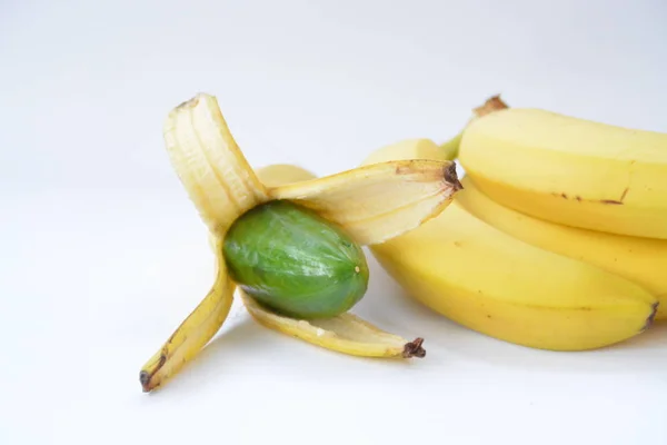 Pepino Casca Uma Banana — Fotografia de Stock