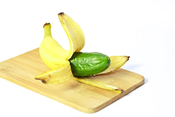 Pepino Casca Uma Banana — Fotografia de Stock