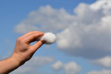 Elinizde bir bulut parçası tutma 