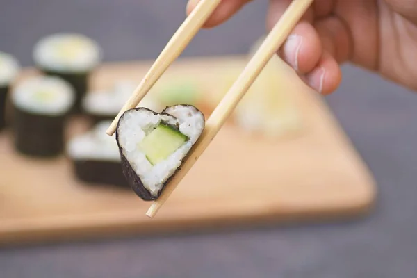 Sushi Pepino Forma Coração Como Símbolo Lovin Sushi — Fotografia de Stock