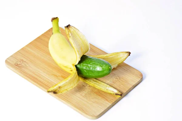 Pepino Casca Uma Banana — Fotografia de Stock