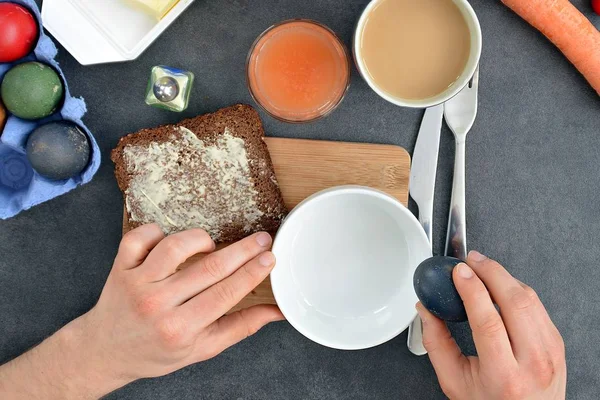 Eat Boiled Colored Egg Breakfast — Stock Photo, Image