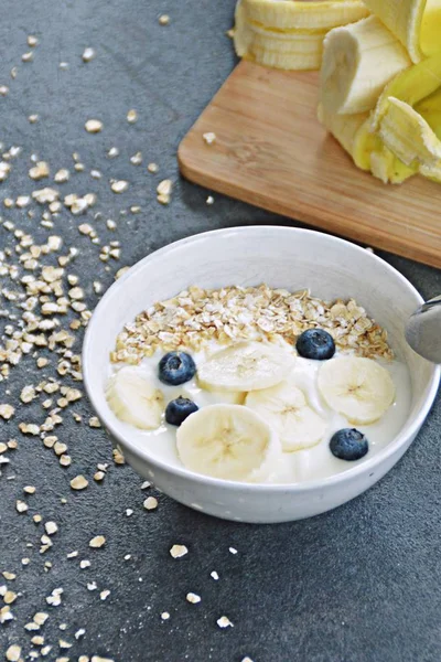 Desayuno Saludable Base Avena Plátanos Arándanos Yogur — Foto de Stock