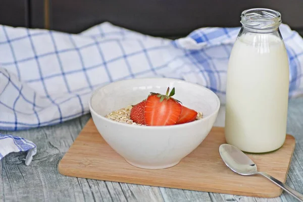 Harina Avena Con Fresas Tazón Como Desayuno Saludable Por Mañana — Foto de Stock