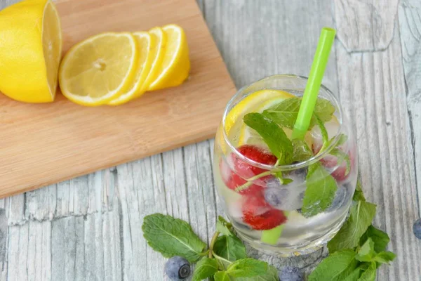 Fresh Summer Drink Made Out Mint Raspberry Citrus Blueberry — Stock Photo, Image