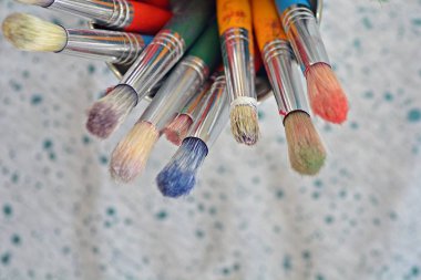 Yakın çekim - Bir şekilde fırçalar 