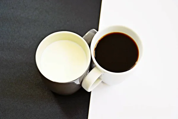 Two Cups Front Half Black Half White Background One Cup — Stock Photo, Image