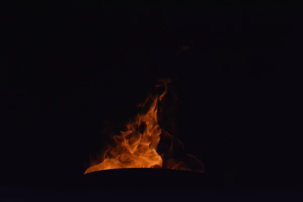 Пламя Огненной Бочки Ночью — стоковое фото