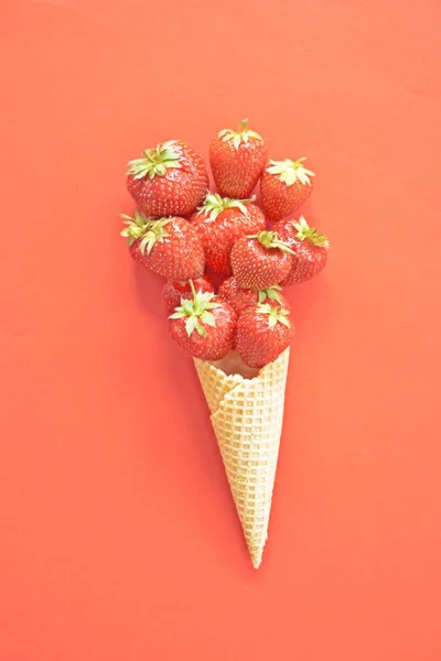 Ice Cream Cone Strawberries Colored Background — Stock Photo, Image