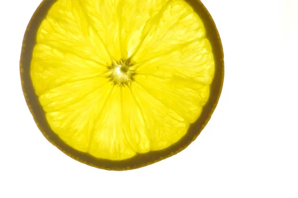 Skivade Citrusfrukter Mot Vit Bakgrund Isolerad Med Utrymme För Text — Stockfoto