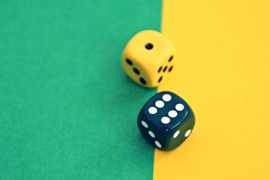  kontrastlar, renkler ve zarlar ile kavram