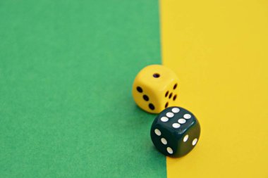  kontrastlar, renkler ve zarlar ile kavram