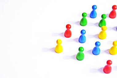 Oyun figürleri bir takım için bir sembol olarak bir daire oluşturur