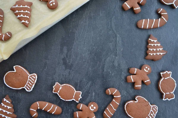 Galletas Jengibre Horneadas Casa Una Variedad Formas Decoradas Con Masa —  Fotos de Stock