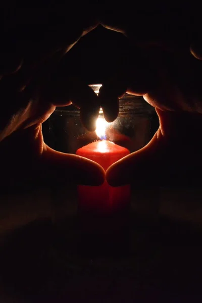 항아리에 촛불과 클로즈업보기 — 스톡 사진