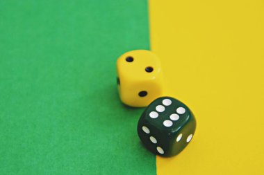  kontrastlar, renkler ve zarlar ile kavram