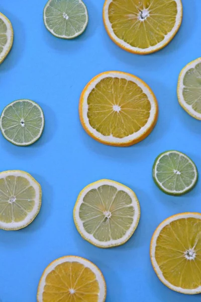 Citrinos Como Laranja Limão Limões Fundo Monocromático Limões Fatiados Limas — Fotografia de Stock