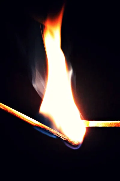 Burning Match Ignites Intact Match Dark Background Concept Igniting Passion — Stock Photo, Image