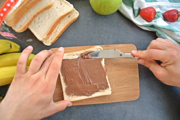 Coma Alguma Torrada Com Creme Marshmallow Morangos — Fotografia de Stock