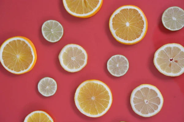 Citrusfélék Mint Narancs Mész Citrom Monokróm Háttérrel Szeletelt Citromok Lime — Stock Fotó