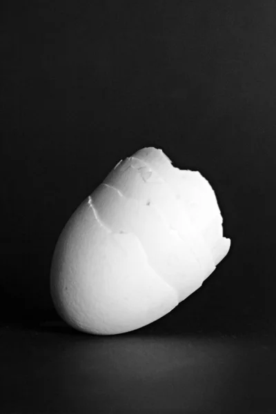 Mitad Las Cáscaras Huevos Gallina Blanca Apiladas Una Contra Otra —  Fotos de Stock