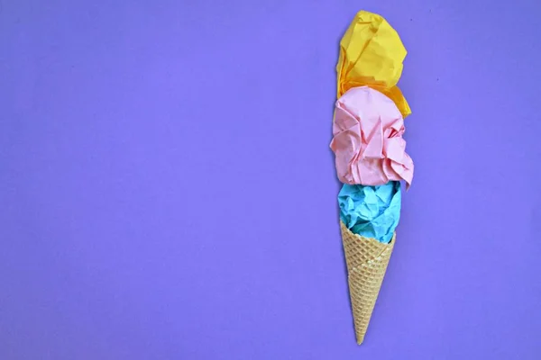 Льодовий Папір Зім Ятий Папір Вигляді Морозива Конусі Морозива Звичайному — стокове фото