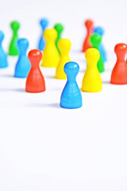 Oyun figürleri bir takım için bir sembol olarak bir daire oluşturur