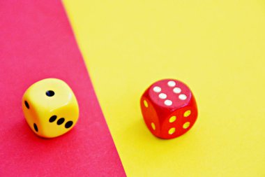  kontrastlar, renkler ve zarlar ile kavram