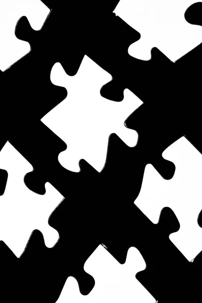 Weiße Puzzleteile Vor Schwarzem Hintergrund Mit Einem Gewissen Abstand Zwischen — Stockfoto