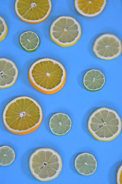 Citrinos Como Laranja Limão Limões Fundo Monocromático Limões Fatiados Limas — Fotografia de Stock