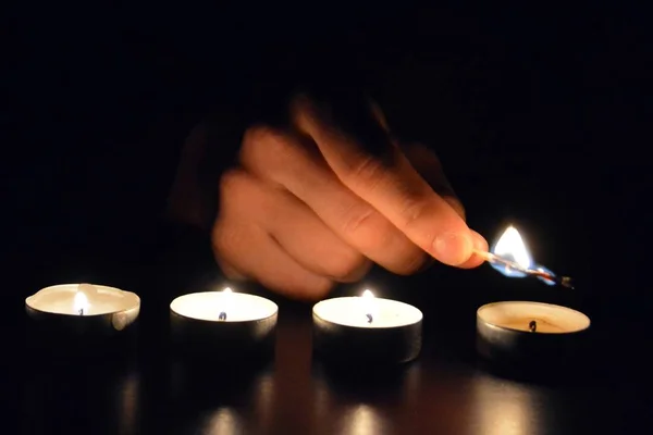 Light Row Candles Dark Match Light Candle Cold Evening Focus — Stock Photo, Image