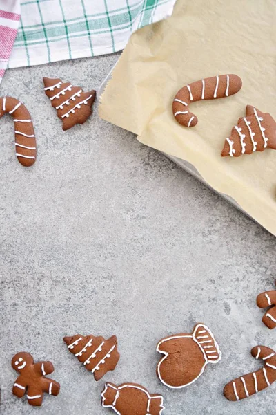 Galletas Jengibre Horneadas Casa Una Variedad Formas Decoradas Con Masa —  Fotos de Stock