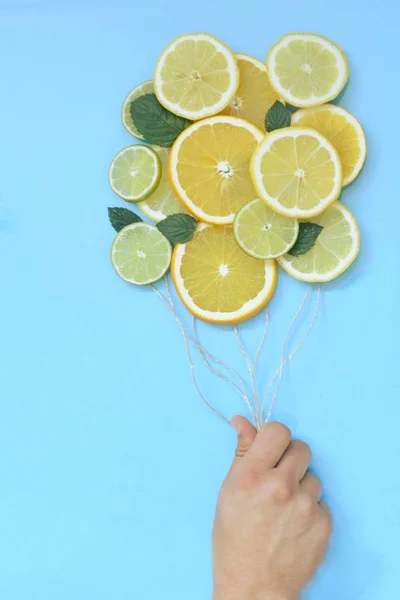 Close Man Holds Cords Hand Slices Lemons Limes Oranges Hanging — Stock Photo, Image