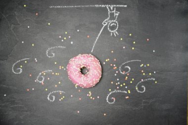 pasta ile tahta üzerinde tebeşir çizmek closeup görünümü