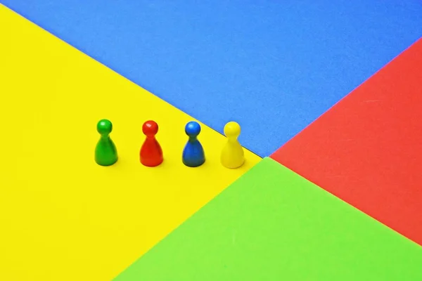Farklı Renkli Küçük Erkekler Oyun Figürleri Renkler Bir Takımın Çeşitliliği — Stok fotoğraf