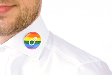 adam lgbt gökkuşağı pin yakın çekim görünümü