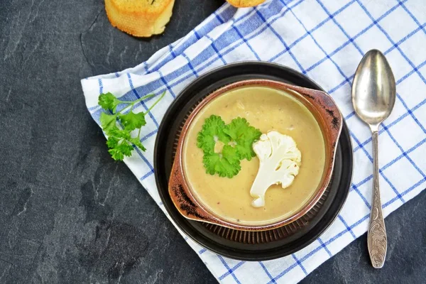 Freshly Made Homemade Cauliflower Soup Parsley Toasted White Bread Herb — Stock Photo, Image